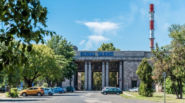 Megkezdődött a Dunaferr-dolgozók bérkifizetése