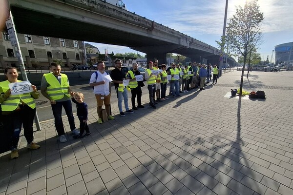 Demonstrált az Info Kommunikációs Szakszervezet 