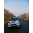 Kocsik_s_zszlk,_plaktok_mindentt....jpg