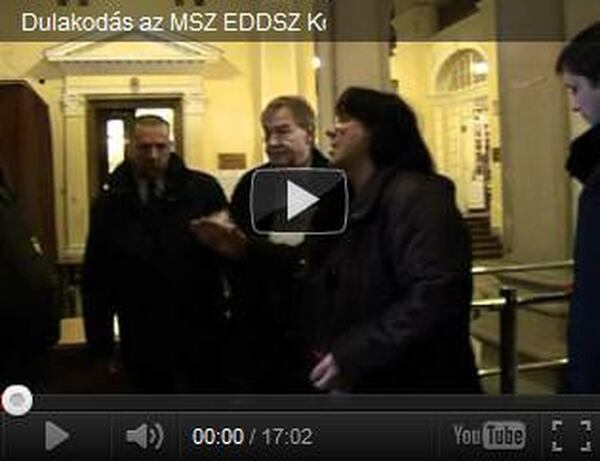 CSERben hagyott demokrácia