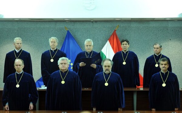 Alkotmánybíróság - újratöltve