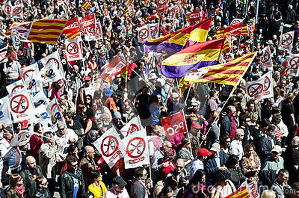 Tízezrek tüntettek Spanyolországban a megszorítások ellen