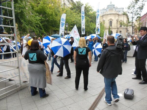 A TISZTES MUNKA VILÁGNAPJA - Megsebzett Generáció