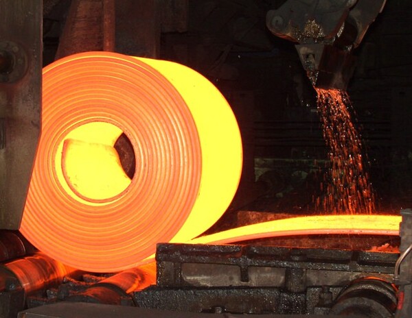 Mentené a kormány a Dunaferrt