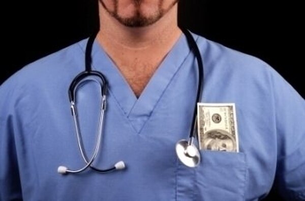 Egészségügy: januárban pótolhatják a béremelést 