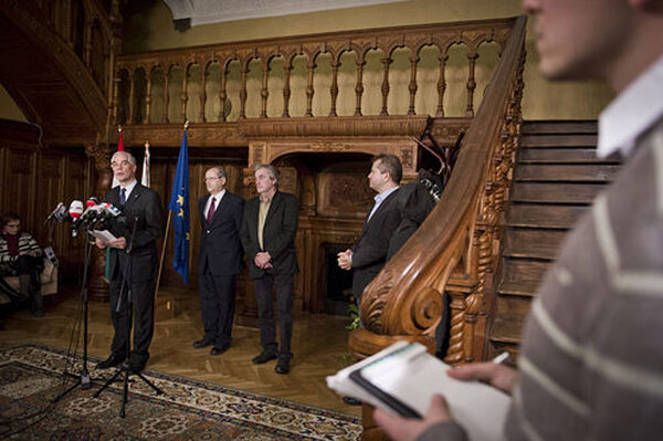 Megállapodások a Kormány és a pedagógus szakszervezetek között