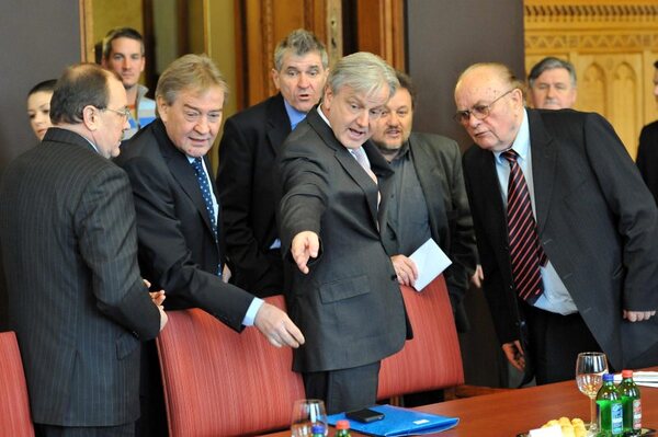 Az érdekvédelem nem eladó  még 1,6 milliárdért sem