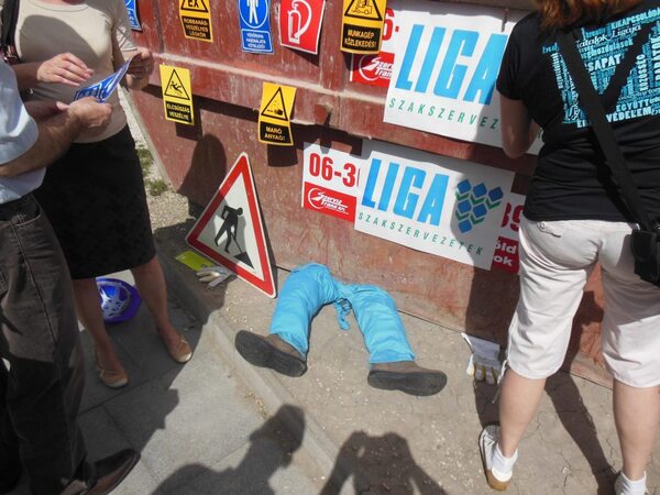 Munkahelyi balesetben megsérültek és elhunytak nemzetközi emléknapja 2013