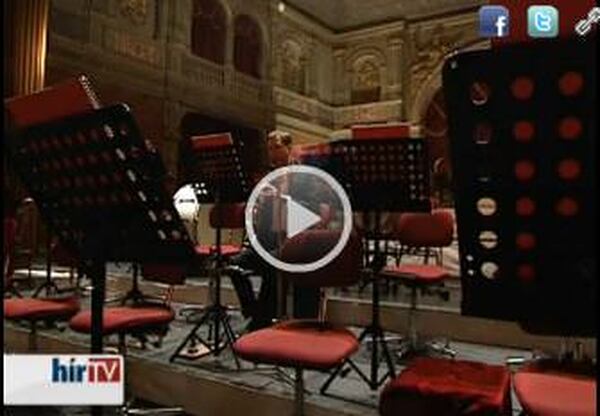 Az operaház dolgozóinak sztrájkja miatt csúszott az előadás