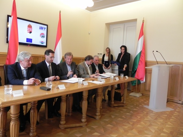 Aláírták a 2013 évi bérajánlásról szóló megállapodást - VIDEÓ