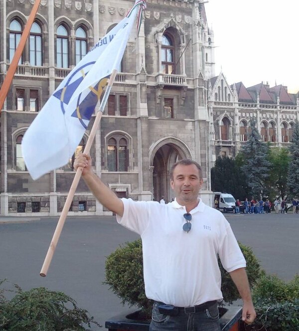 A szakszervezeti vezető lenyomta a Tükét