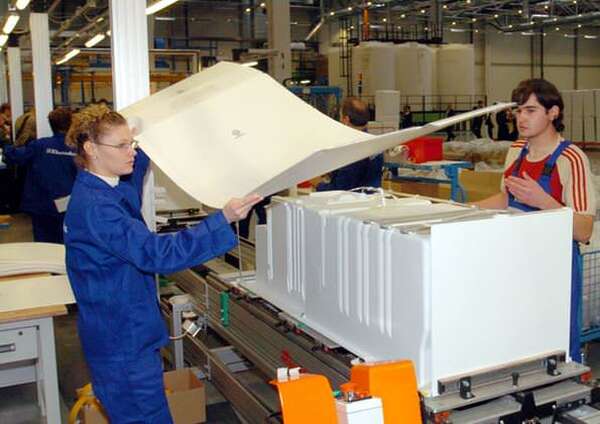 Hűtőgépgyár forrón tálalva, avagy meleg munkakörülmények a munkavállalói érzet és a rideg számok tükrében