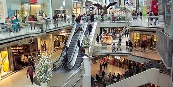 A Kúria jogértelmezése szerint plázákban nem, a szomszédos butikokban viszont járhat bérpótlék vasárnapi munkavégzés esetén