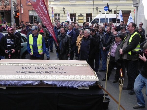 Gyere velünk, vegyél jegyet, hozd el magaddal!
Legyél szolidáris a BKV-járművezetőkkel!