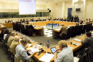 A társadalmi párbeszéd, mint a foglalkoztatás és munkafeltételek formálója és fejlesztője Európában 