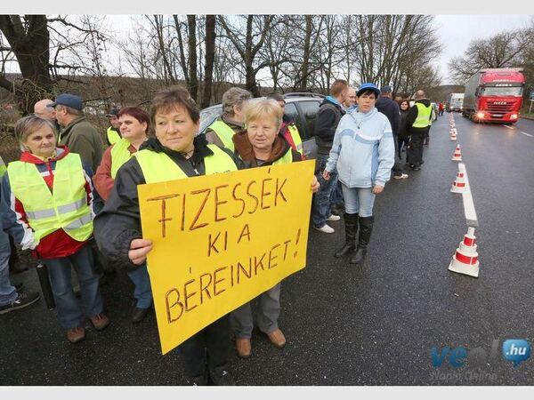Elmaradt bérük miatt demonstráltak a Robix egykori dolgozói