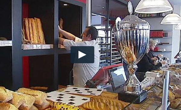 A vasárnapi zárva tartást támadja a francia sztárpék