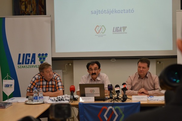 National referendum campaign for the retirement of men after 40 years of work