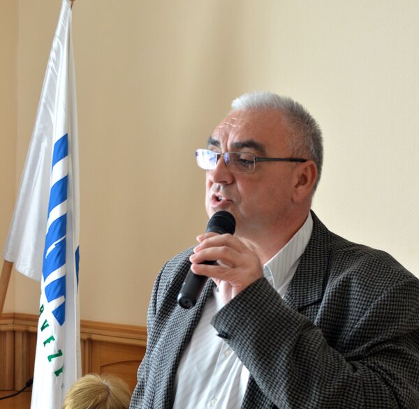 Azonos feltételeket az önkormányzatok munkavállalóinak is! 